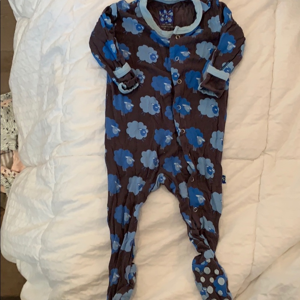 Kickee pants footies